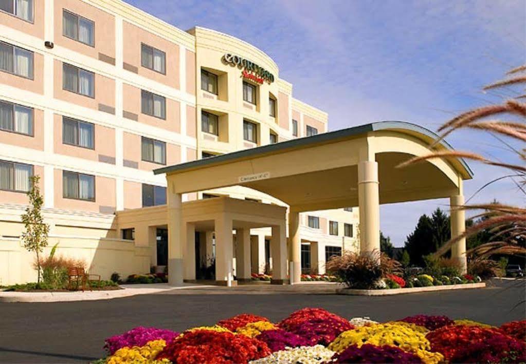 Courtyard Lancaster Hotel Exterior photo